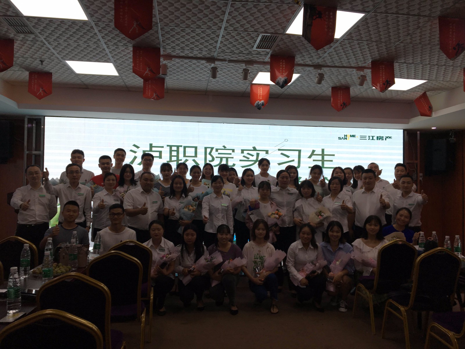 e85b73cc0b8be9e73bb6a155b29fb0a.jpg